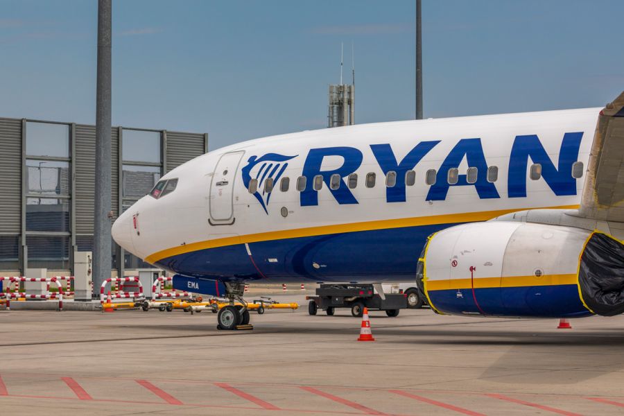 Ryanair reaches 5 year agreements with spanish and french pilot unions