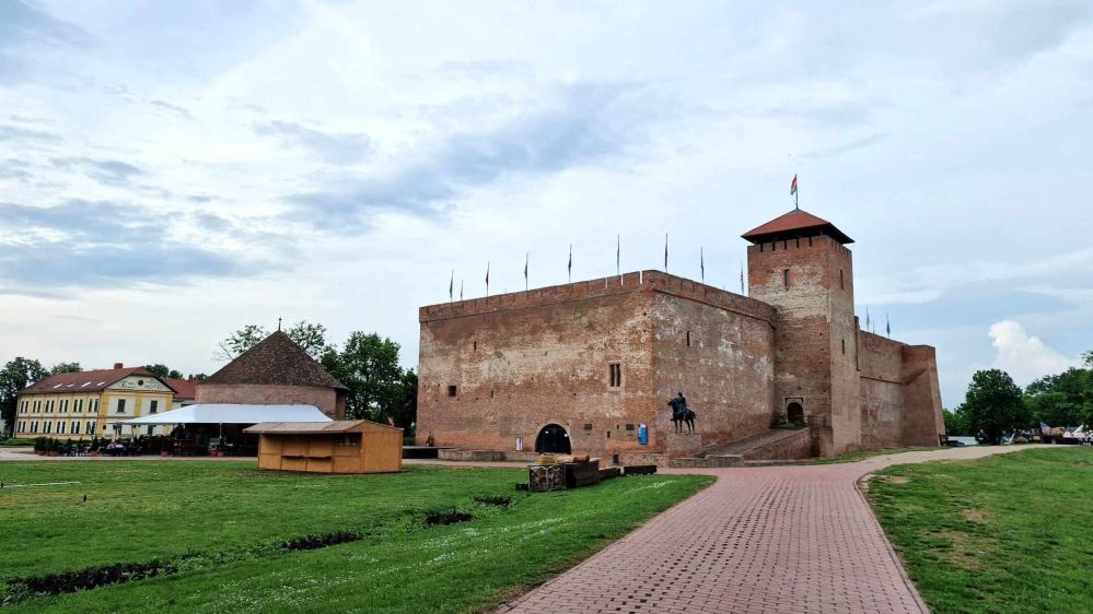 Díjtalanul tekinthető meg a gyulai vár időszaki kiállítása, az aradi vértanúk emléknapja kapcsán