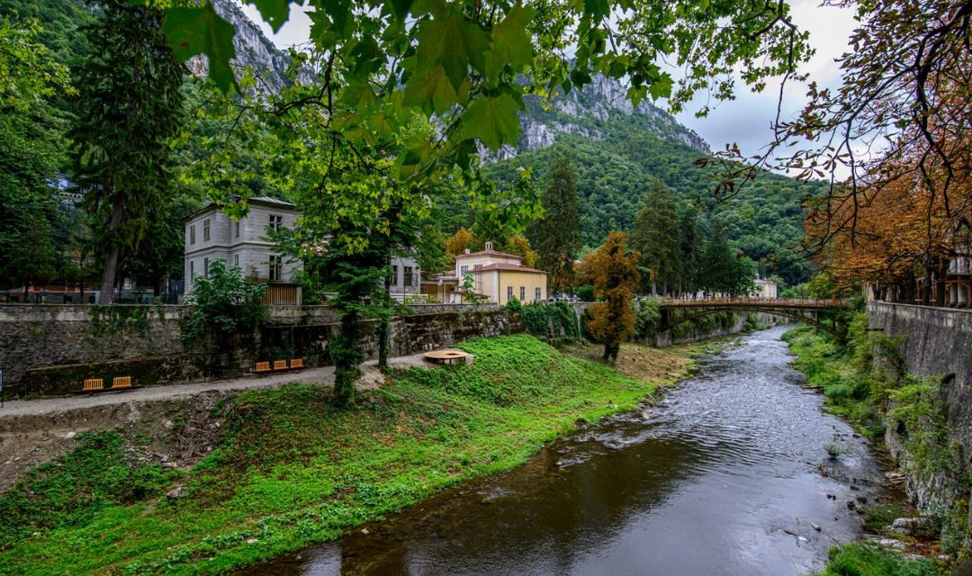 Se finalizează amenajarea promenadei Împărăresei Sissi și cădițele de tratament din Băile Herculane!