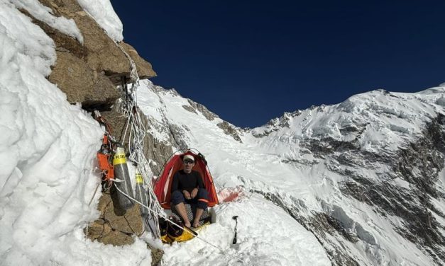 Horia Colibășanu continuă ascensiunea spre vârful Nanga Parbat, după instalarea taberei 2