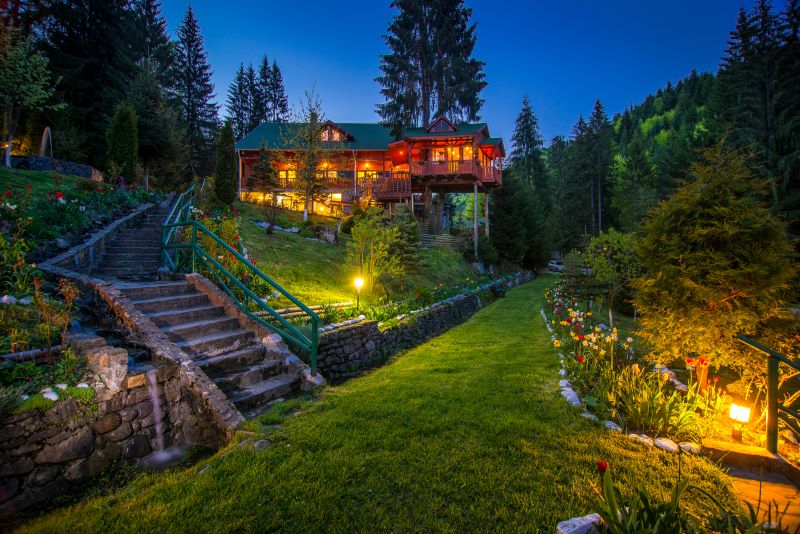 Fost pavilion de vânătoare al lui Nicolae Ceauşescu, scos la vânzare de Sotheby’s International