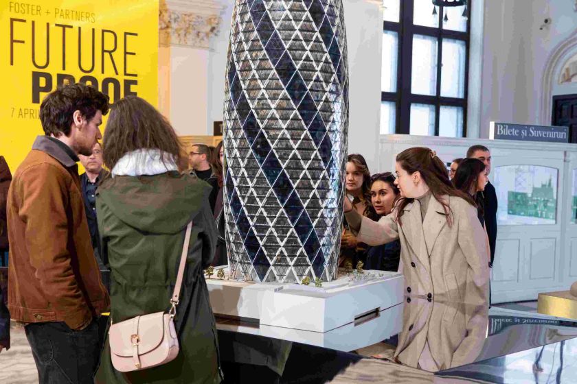 Pentru prima oară în România, Foster + Partners aduce la Iași expoziția Future Proof, 60 de ani de arhitectură