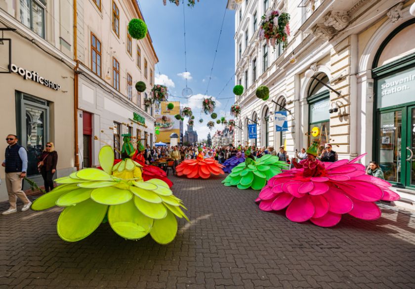 „Flori de Florii” a adus mii de oameni în centrul Timișoarei – Programul continuă cu evenimente pentru toate vârstele