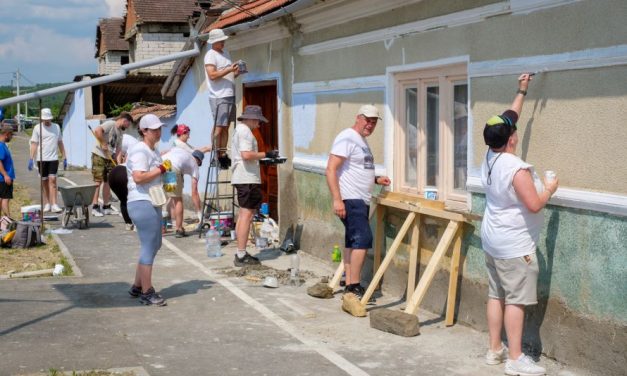 Pune umărul la salvarea satului de altădată: Ultima șansă să te înscrii la Color the Village