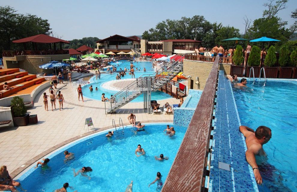La două ore de Timișoara: paradisul sârbesc de pe malul Dunării care cucerește tot mai mulți români