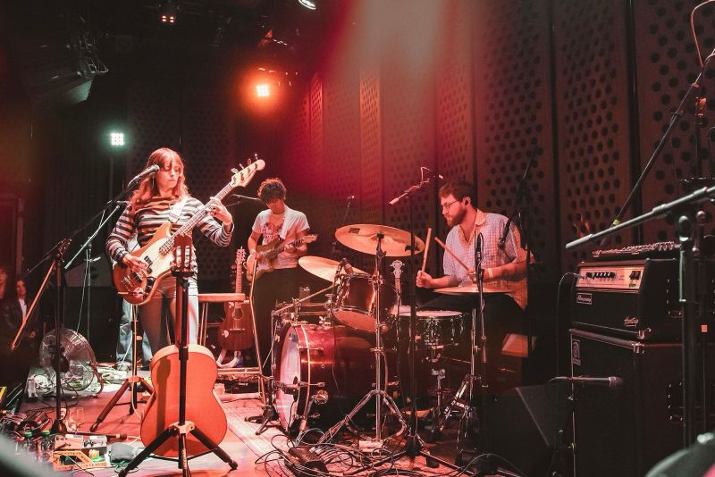 Stray Lights Festival aduce trei zile de muzică alternativă, post-punk, experimental și noise