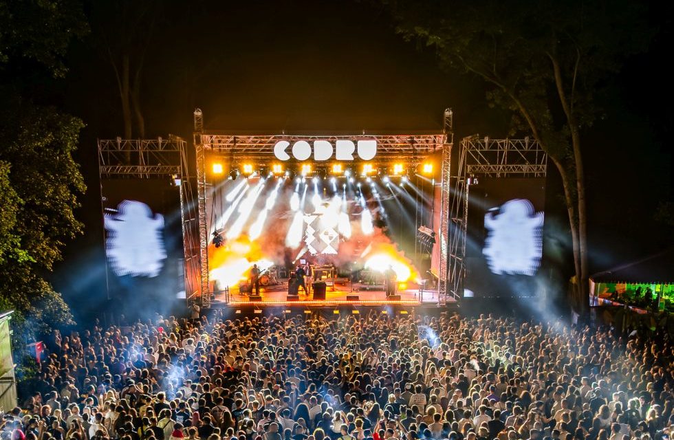 Programul complet la CODRU6 este aici: Ultimul weekend din vară aduce Gipsy Kings, S.A.R.S., Subcarpați în Pădurea Verde din Timișoara!