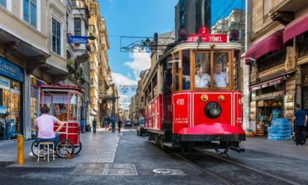 Campanie inedită pe piața de turism: Reduceri și vacanțe gratuite la „Black Friday Aniversar”