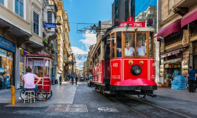 Campanie inedită pe piața de turism: Reduceri și vacanțe gratuite la „Black Friday Aniversar”