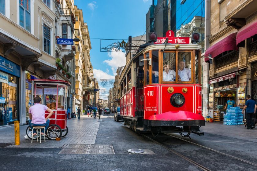 Campanie inedită pe piața de turism: Reduceri și vacanțe gratuite la „Black Friday Aniversar”