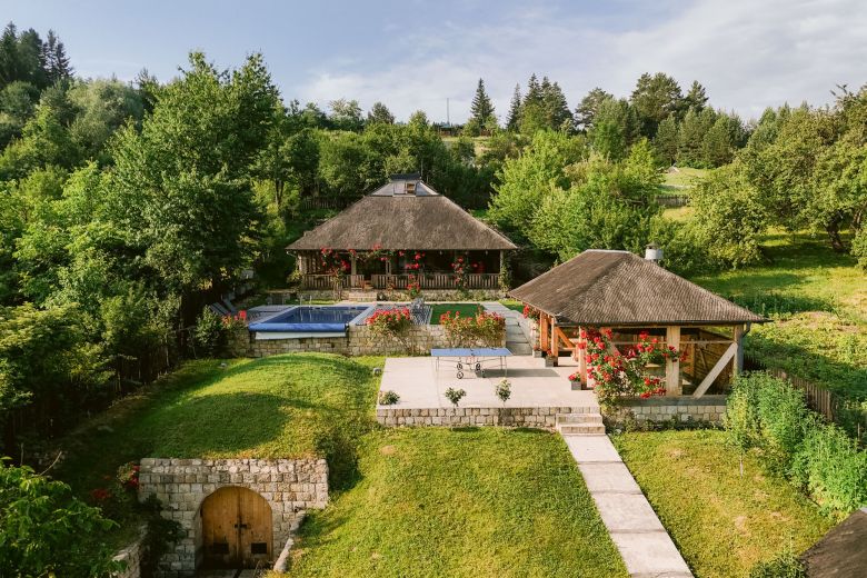 Ai visat la o pensiune în inima munților? Șase proprietăți din România sunt scoase la vânzare