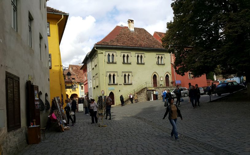 Halloween în cetatea Sighișoarei: 15.000 de turiști așteptați, în timp ce cultele religioase protestează